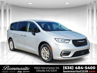 Used 2024 Chrysler Pacifica Touring-L