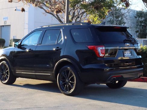 Used 2017 Ford Explorer XLT image 16