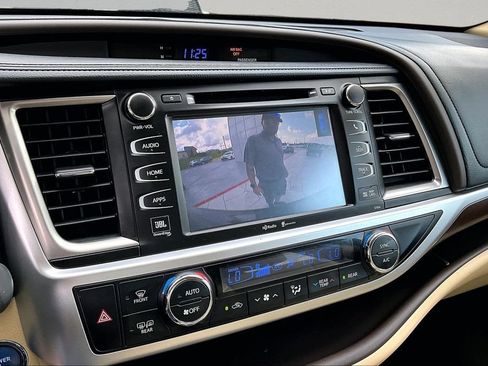 Used 2015 Toyota Highlander Limited Platinum AWD/4WD image 14