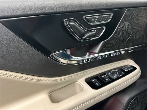 New 2026 Lincoln Corsair Reserve w/ Towing Package image 33