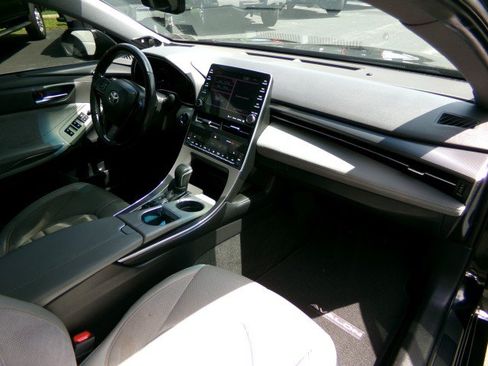 Used 2019 Toyota Avalon XSE FWD image 12