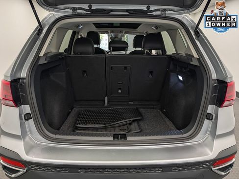Used 2024 Volkswagen Taos SE w/ Panoramic Sunroof Package FWD image 28