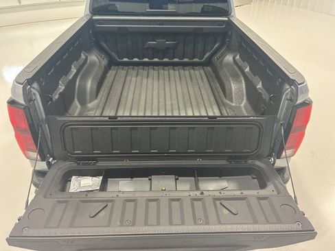 Used 2026 Chevrolet Colorado Z71 w/ Technology Package AWD/4WD image 11