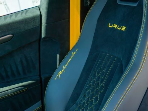 Used 2024 Lamborghini Urus Performante AWD/4WD image 12
