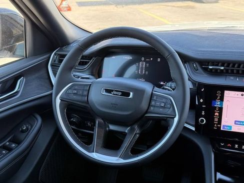 New 2026 Jeep Grand Cherokee Altitude AWD/4WD image 17