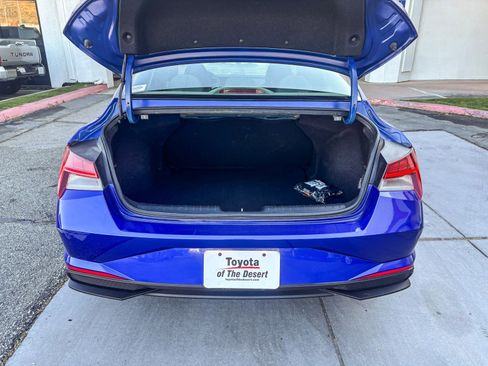 Used 2023 Hyundai Elantra Blue image 14