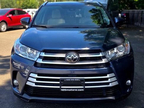 Used 2019 Toyota Highlander XLE AWD/4WD image 2