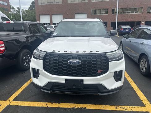 Used 2025 Ford Explorer ST AWD/4WD image 2