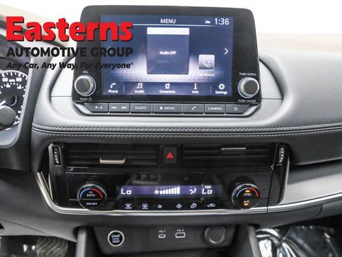 Used 2022 Nissan Rogue SV image 12