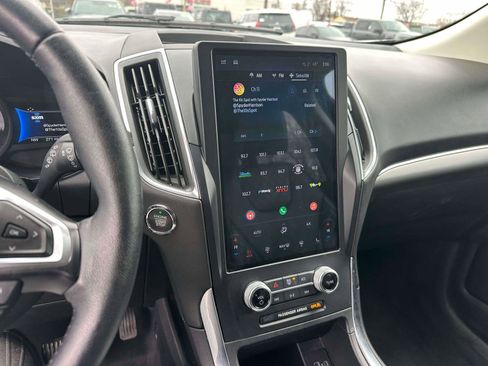 Used 2024 Ford Edge Titanium image 29