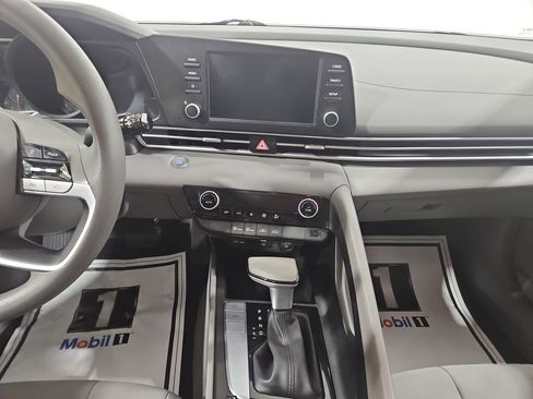 Used 2023 Hyundai Elantra SEL w/ Cargo Package FWD image 18