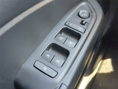 New 2025 Hyundai Venue Limited image 27