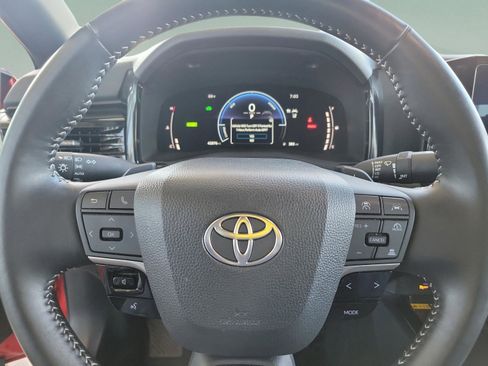 Used 2025 Toyota Camry SE image 36