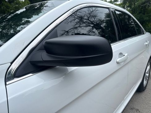 Used 2017 Ford Taurus SE FWD image 6