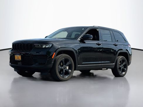 Used 2023 Jeep Grand Cherokee Altitude AWD/4WD image 3
