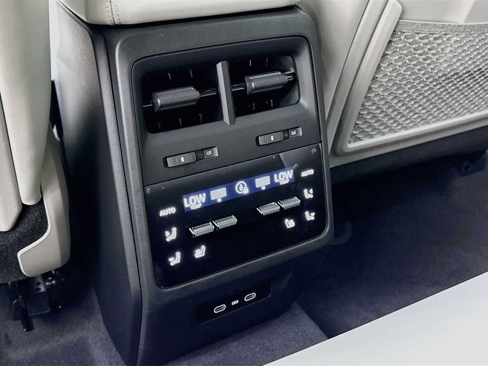 Used 2026 Porsche Macan Electric RWD image 26