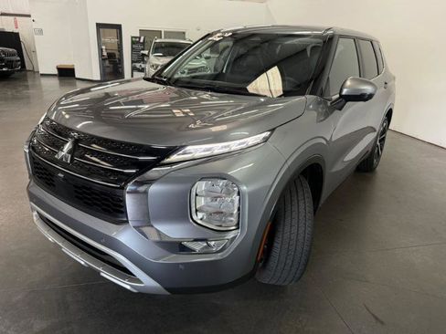 Used 2024 Mitsubishi Outlander SE image 26