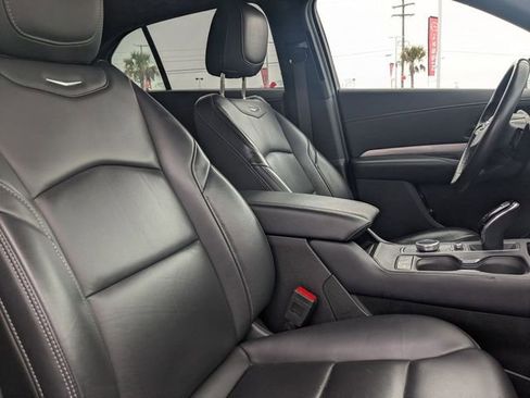 Used 2024 Cadillac XT4 Premium Luxury image 35