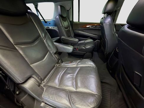 Used 2019 Cadillac Escalade ESV Luxury RWD image 14