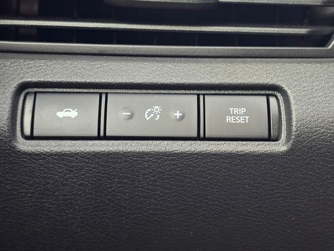 Used 2025 Nissan Altima 2.5 SV FWD image 36