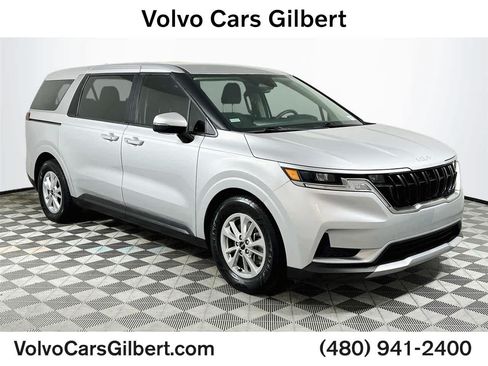 Used 2023 Kia Carnival LX FWD image 1