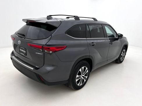 Used 2023 Toyota Highlander XLE image 7