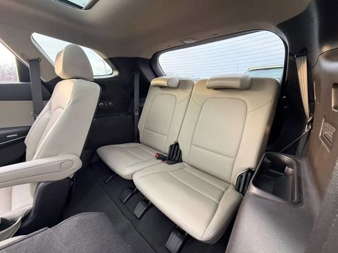 Used 2016 Hyundai Santa Fe Limited w/ Option Group 04 image 18