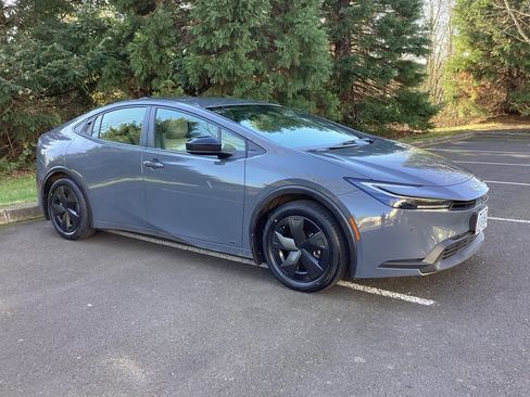 Used 2024 Toyota Prius LE image 7