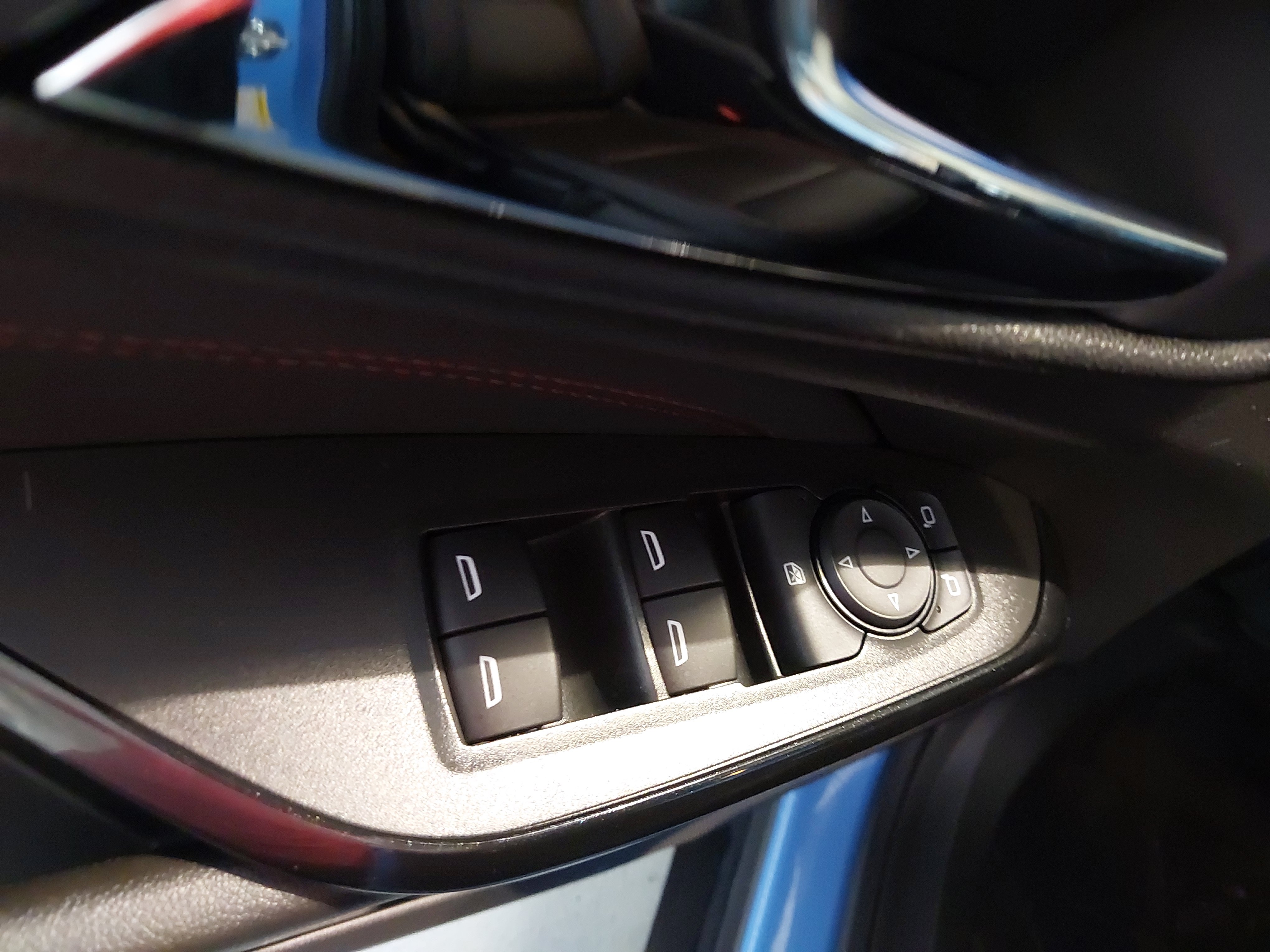 Used 2024 Chevrolet Trax RS w/ Sunroof Package FWD image 20
