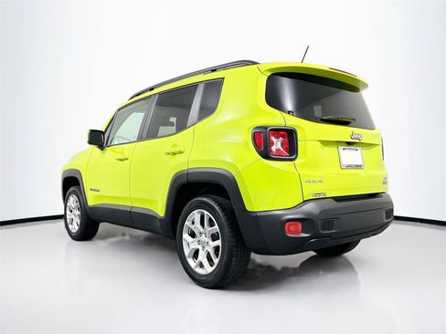 Used 2017 Jeep Renegade Latitude w/ Cold Weather Group AWD/4WD image 3