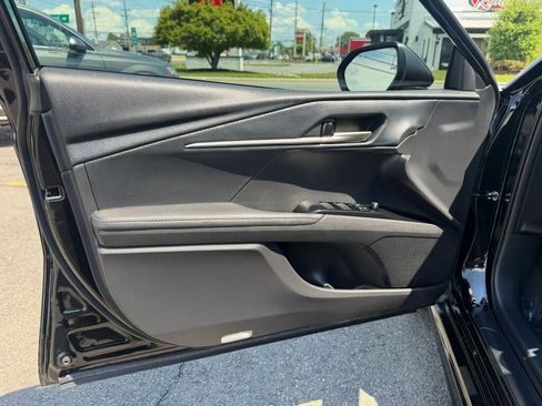 Used 2025 Toyota Camry XSE FWD image 10