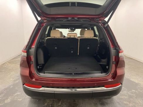 Used 2023 Jeep Grand Cherokee Limited w/ Luxury Tech Group II image 32