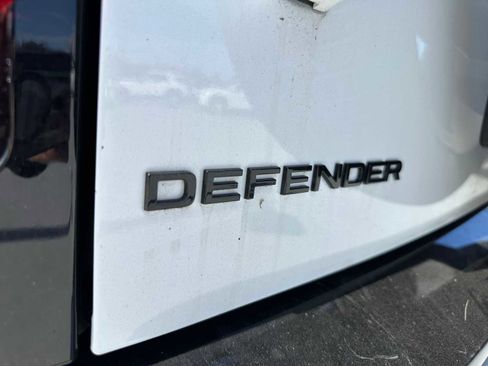 Used 2025 Land Rover Defender 110 X-Dynamic SE image 17