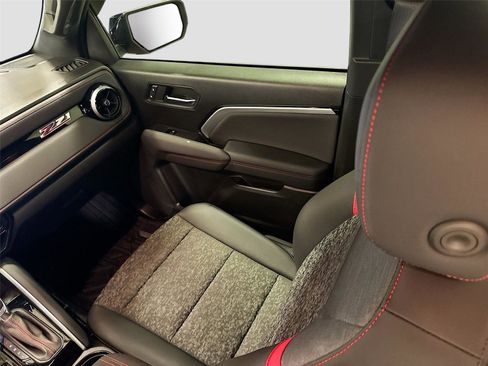 Used 2023 Chevrolet Colorado Z71 image 22