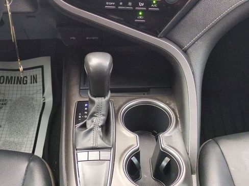 Certified 2022 Toyota Camry SE image 18