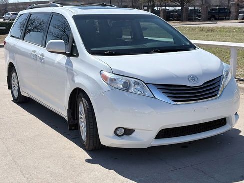 Used 2015 Toyota Sienna XLE w/ XLE Navigation Package image 1