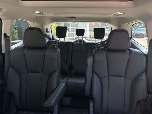 New 2025 Subaru Ascent Bronze Edition w/ Popular Package #2 image 8