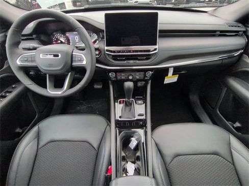 New 2026 Jeep Compass Latitude image 14