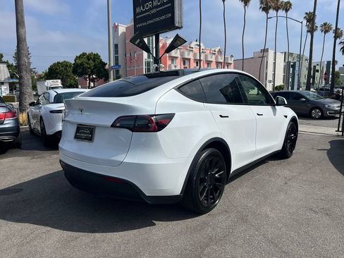 Used 2023 Tesla Model Y Long Range AWD/4WD image 5
