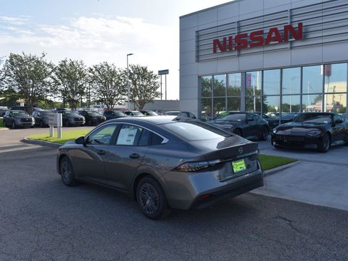 New 2026 Nissan Sentra S w/ Floor Mat Package FWD image 4