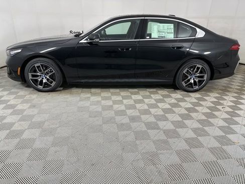 Used 2024 BMW i5 eDrive40i w/ Premium Package image 16