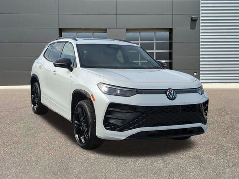 New 2026 Volkswagen Tiguan SE R-Line AWD/4WD image 1