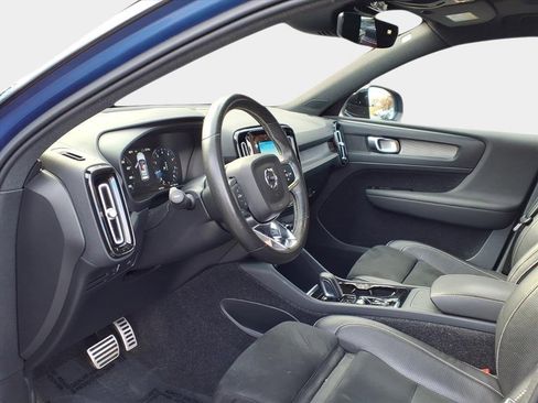 Used 2021 Volvo XC40 T5 R-Design w/ Climate Package image 8