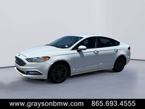 Used 2018 Ford Fusion SE w/ Equipment Group 201A FWD image 7