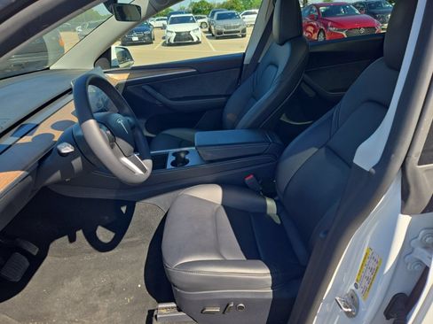 Used 2024 Tesla Model Y 2WD image 16