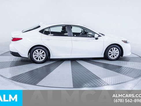 Used 2025 Toyota Camry LE image 11