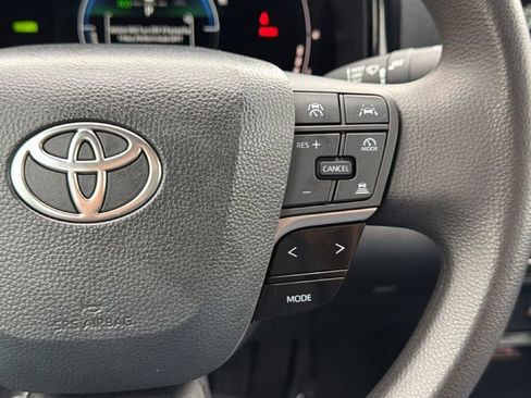 Used 2025 Toyota Camry LE image 27