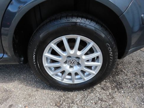 Used 2004 Volkswagen Golf GLS FWD image 23
