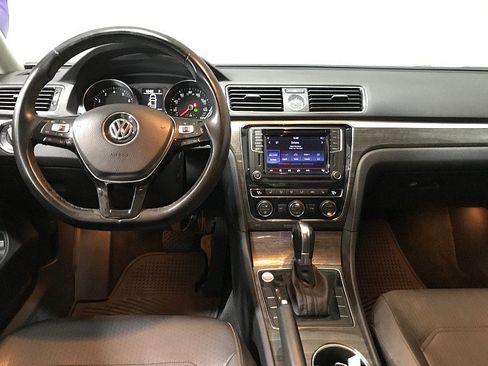 Used 2016 Volkswagen Passat 1.8T SE FWD image 21