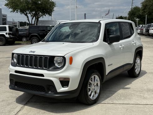Used 2023 Jeep Renegade Latitude AWD/4WD image 9